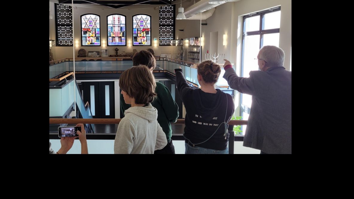 Besuch der Synagoge durch Klasse 6c und Bewohner des Hauses Anrode